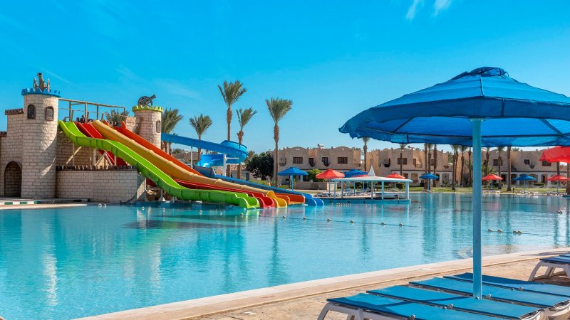 Hurghada utazás Hotel Royal Lagoons Resort & Aquapark