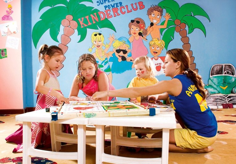 Hurghada utazás Hotel Titanic Beach Spa & Aqua Park