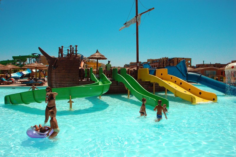 Hurghada utazás Hotel Titanic Beach Spa & Aqua Park