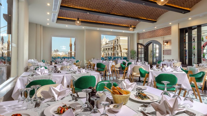 Hurghada utazás Hotel Titanic Royal