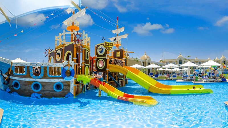 Hurghada utazás Hotel Titanic Royal