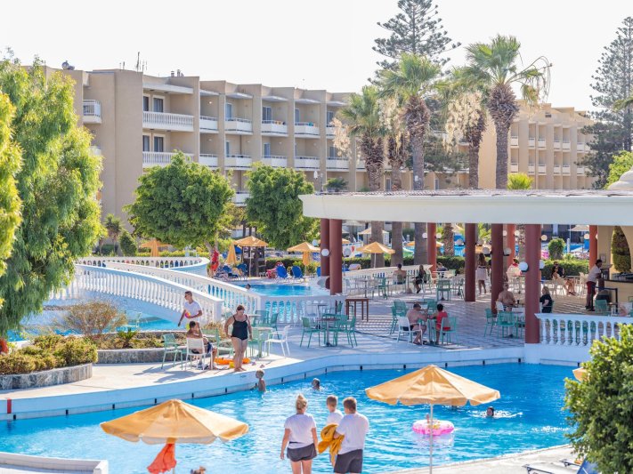 Rodosz Ialyssos utazás Sunshine Rhodes Hotel