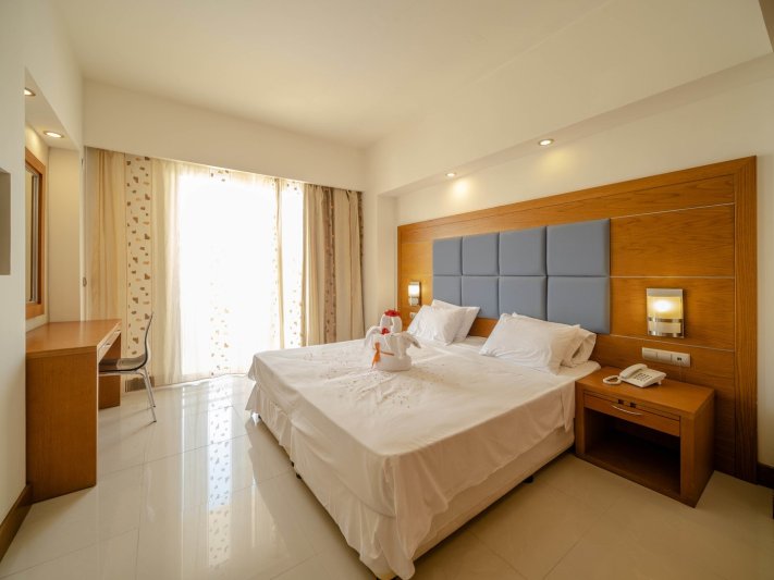 Rodosz Ialyssos utazás Sunshine Rhodes Hotel