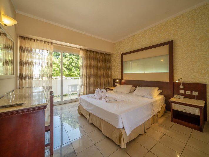 Rodosz Ialyssos utazás Sunshine Rhodes Hotel