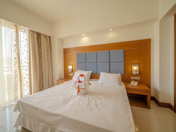 Rodosz Ialyssos utazás Sunshine Rhodes Hotel