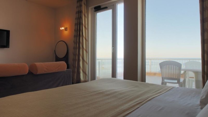 Durres utazás Hotel Aragosta 