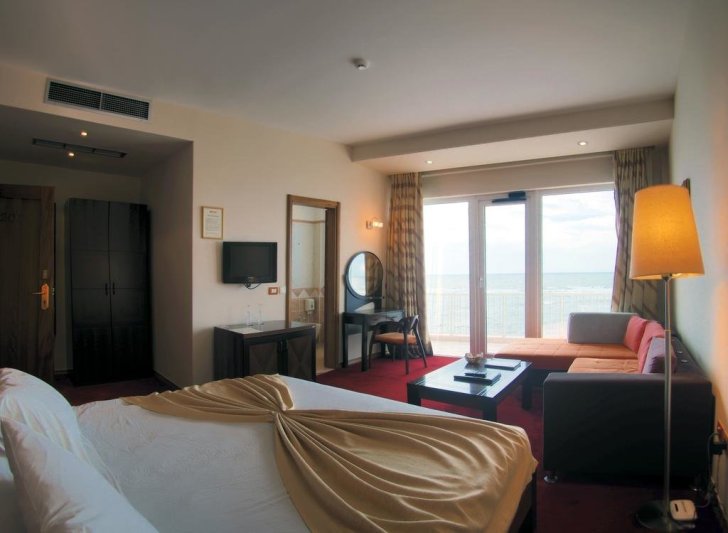 Durres utazás Hotel Aragosta 