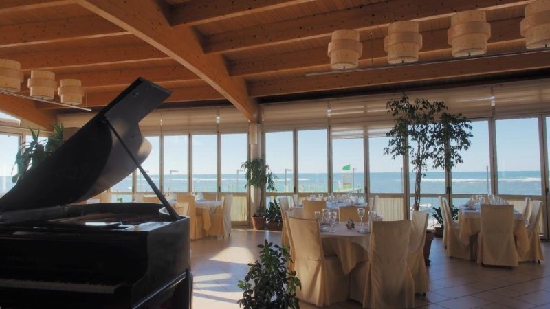 Durres utazás Hotel Aragosta 