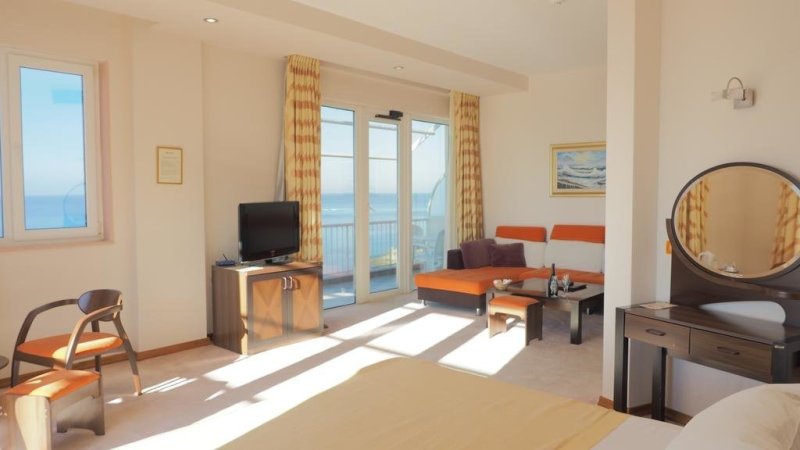 Durres utazás Hotel Aragosta 