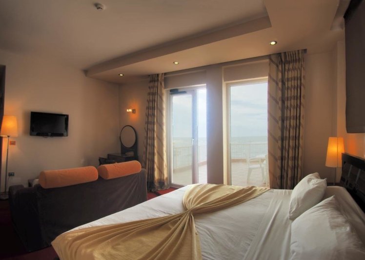 Durres utazás Hotel Aragosta 