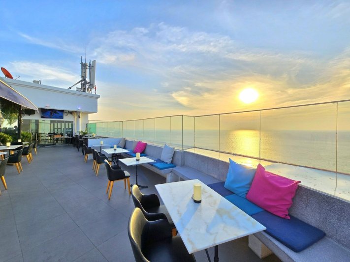 Pattaya utazás Hotel D Varee Jomtien Beach