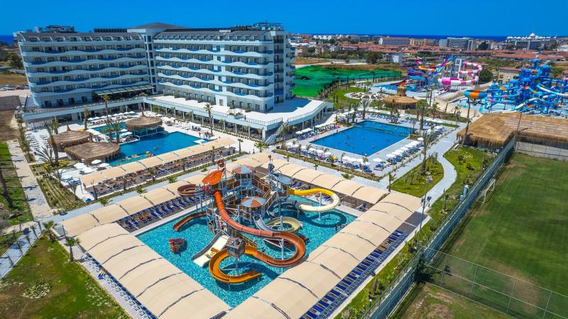 Hotel Dream Water World Side