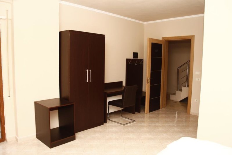 Durres utazás Hotel Nais Beach 