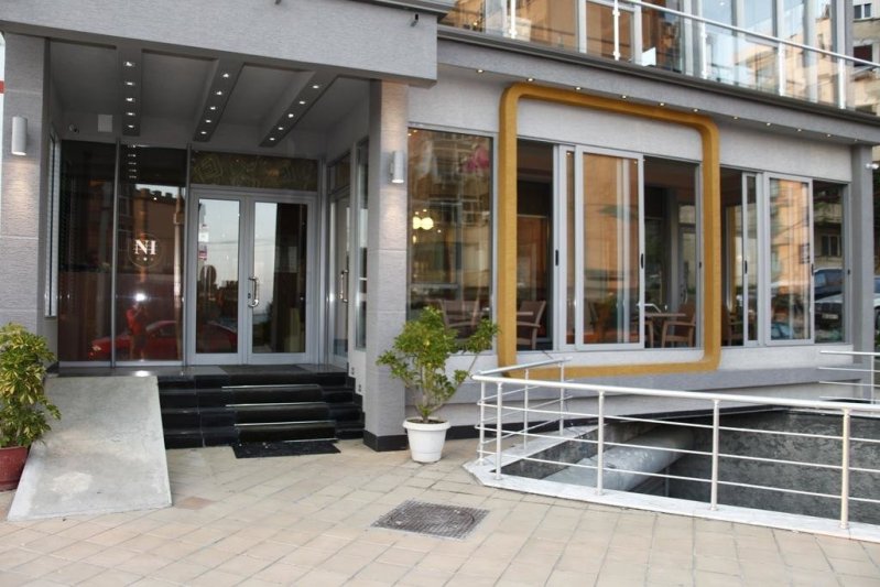 Durres utazás Hotel Nais Beach 