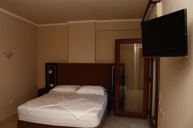 Durres utazás Hotel Nais Beach 