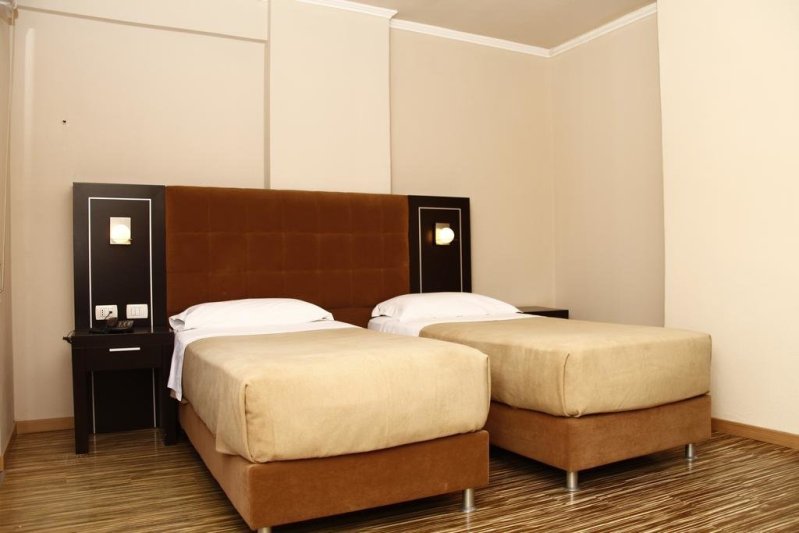 Durres utazás Hotel Nais Beach 