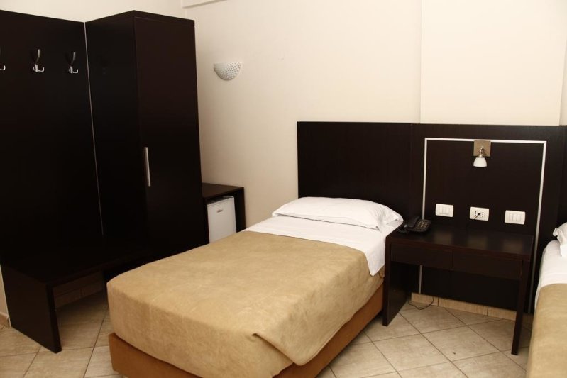 Durres utazás Hotel Nais Beach 