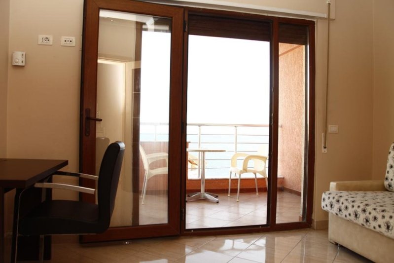 Durres utazás Hotel Nais Beach 