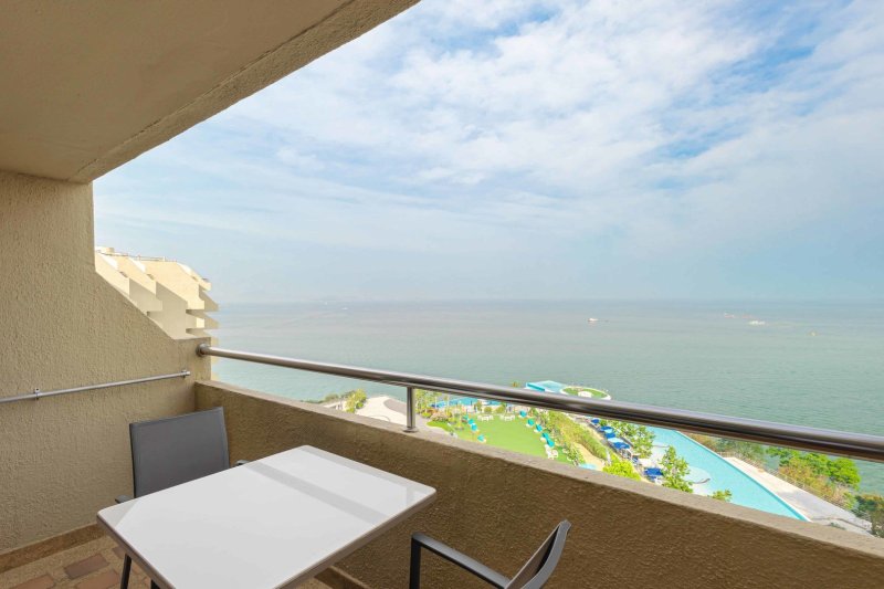 Pattaya utazás Royal Cliff Beach Hotel