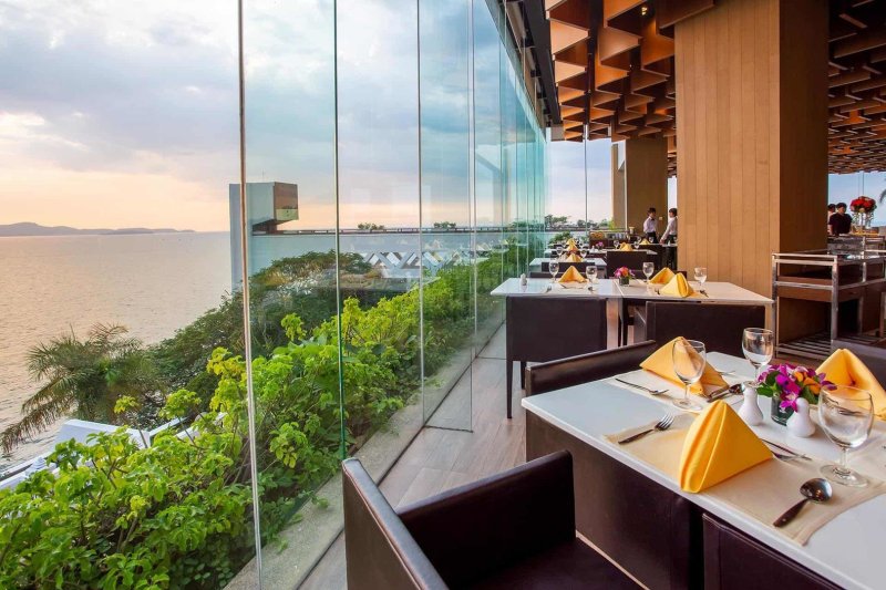 Pattaya utazás Royal Cliff Beach Hotel