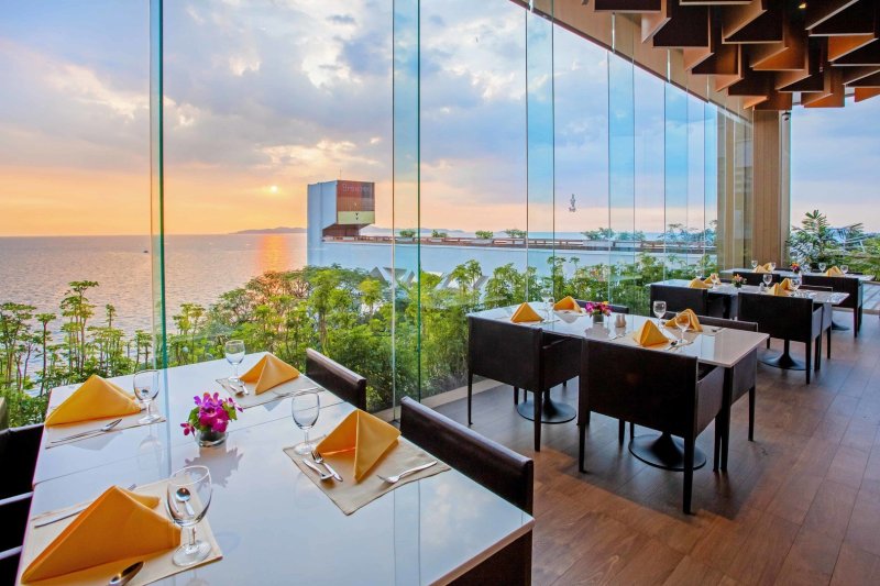Pattaya utazás Royal Cliff Beach Hotel