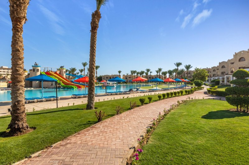 Hurghada utazás Royal Lagoons Resort & Aqua Park