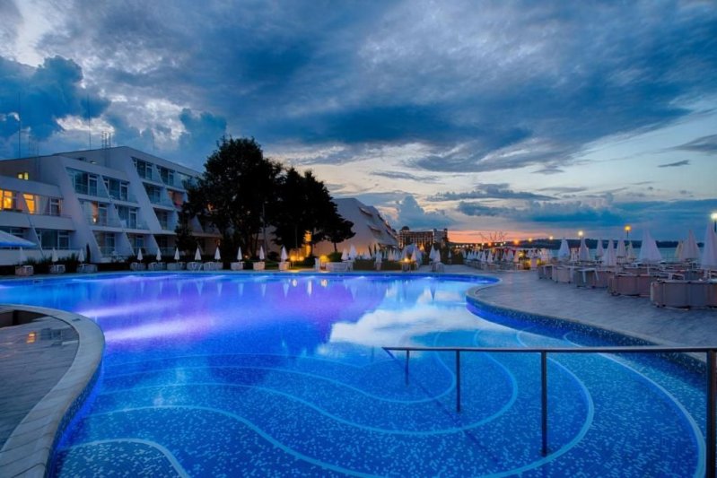 Obzor utazás AluaSun Helios Beach