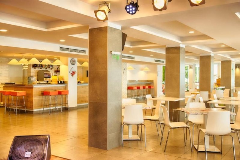 Obzor utazás AluaSun Helios Beach