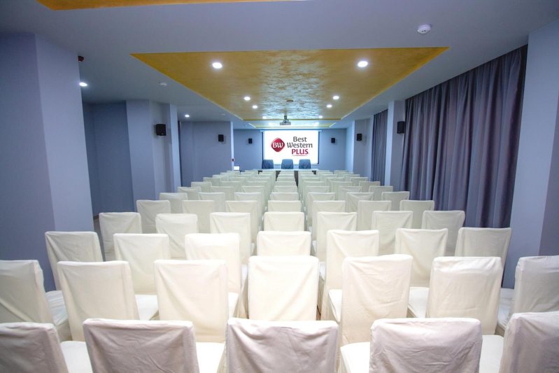Best Western Plus Premium Inn Napospart