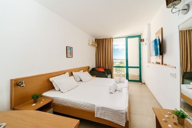 Napospart utazás Delfin Hotel