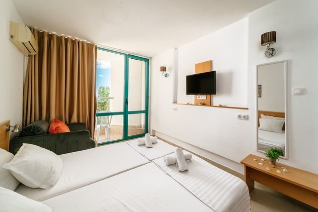 Napospart utazás Delfin Hotel