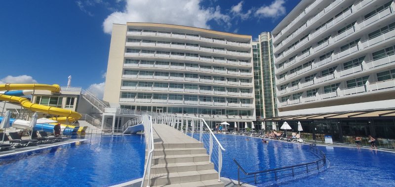 Napospart utazás Grand Hotel Nirvana