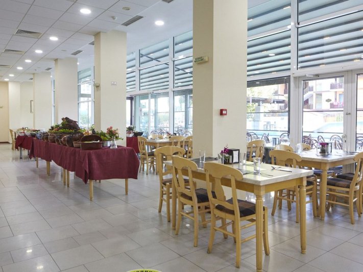 Napospart utazás Grand Hotel Nirvana