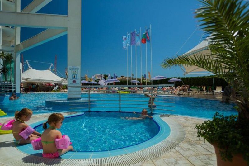 Napospart utazás Hotel Effect Grand Victoria