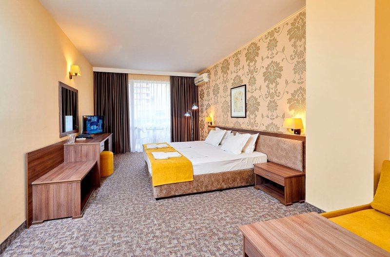 Napospart utazás Hotel Forum