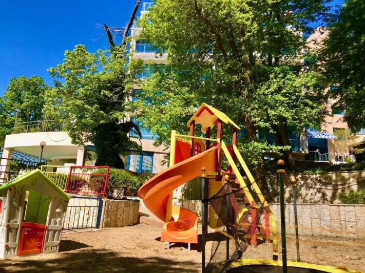 Aranyhomok utazás Hotel Holiday Park