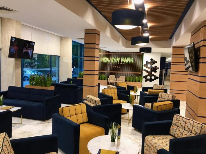 Aranyhomok utazás Hotel Holiday Park