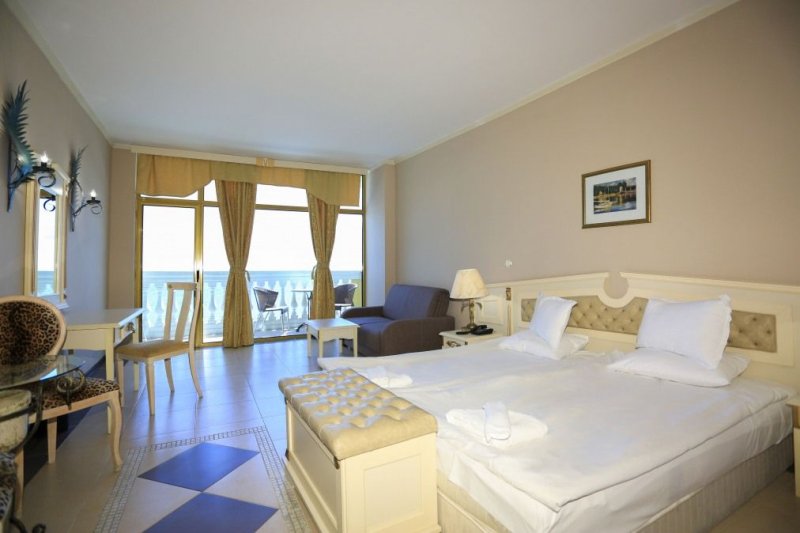 Napospart utazás Hotel Imperial Palace