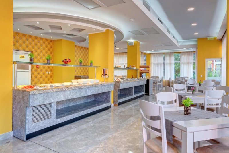 Napospart utazás Hotel Maria Palace