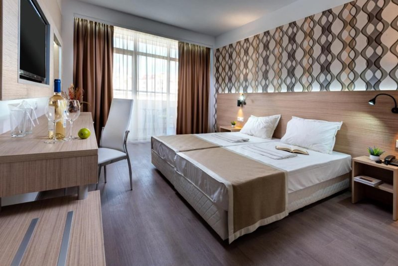 Napospart utazás Hotel Maria Palace