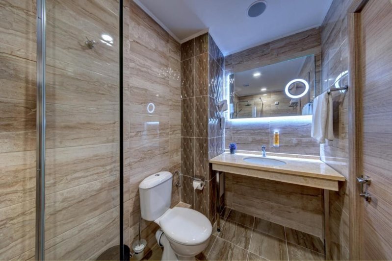 Napospart utazás Hotel Maria Palace