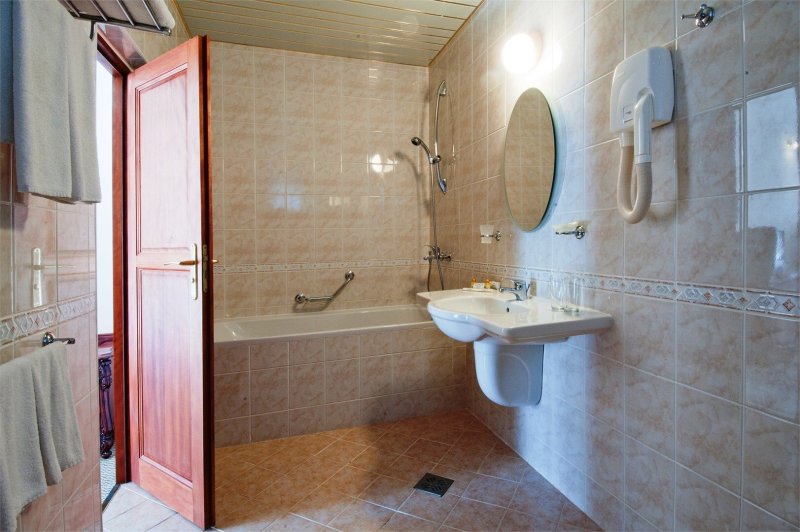 Napospart utazás Hotel Merkurij (Mercury)