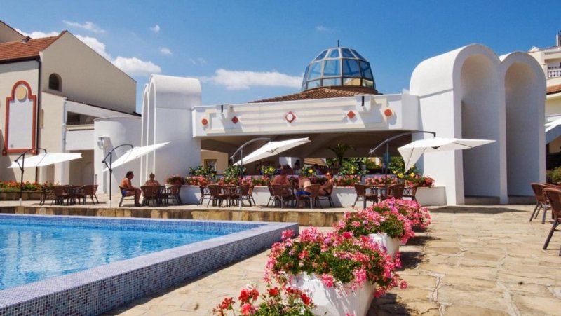 Hotel Pelikan Duni
