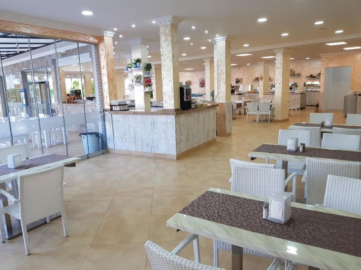 Napospart utazás Hotel Riva