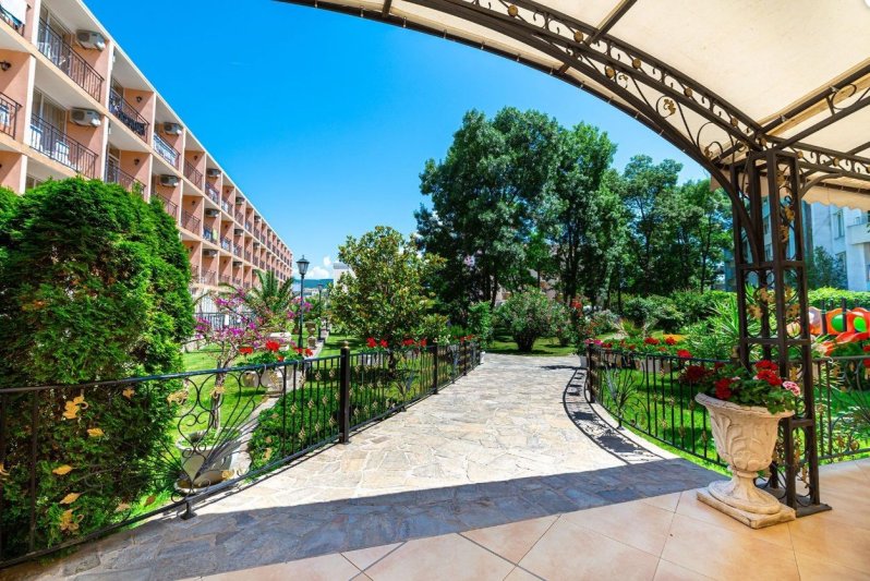 Napospart utazás Hotel Riva