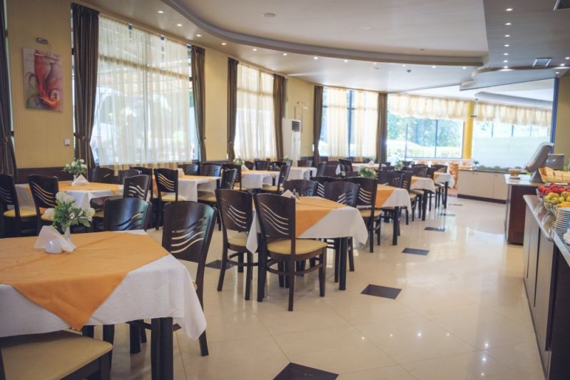 Aranyhomok utazás Hotel Royal