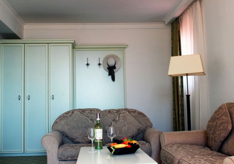 Napospart utazás Hotel Royal Palace Helena Park