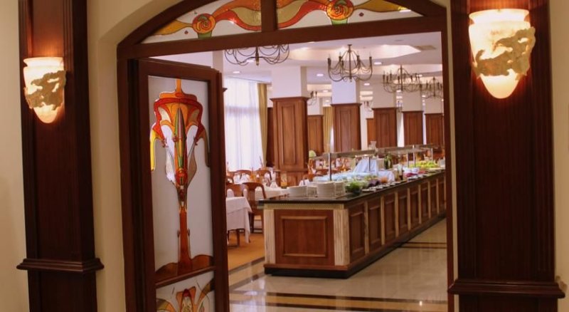 Napospart utazás Hotel Royal Palace Helena Park