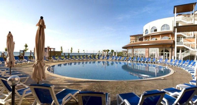 Obzor utazás Hotel Sol Luna Bay Resort