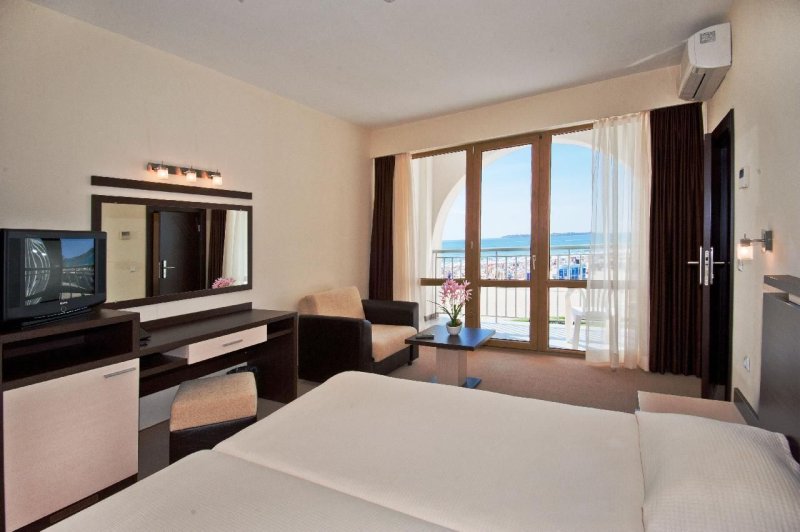 Napospart utazás Hotel Viand